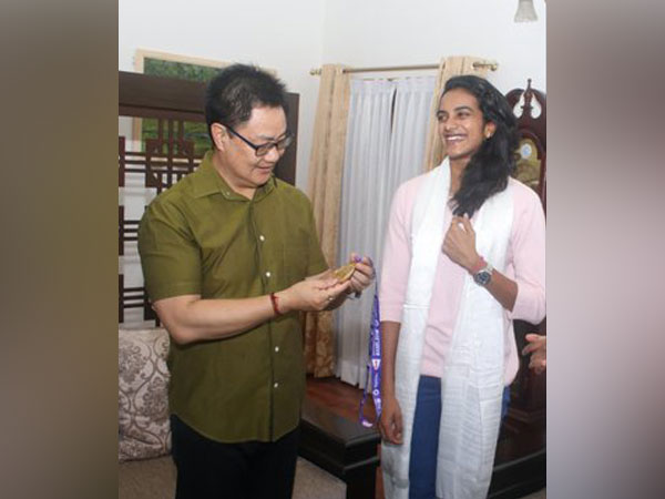 Sports Minister Kiren Rijiju meets shuttler PV Sindhu (Photo/ Kiren Rijiju Twitter)