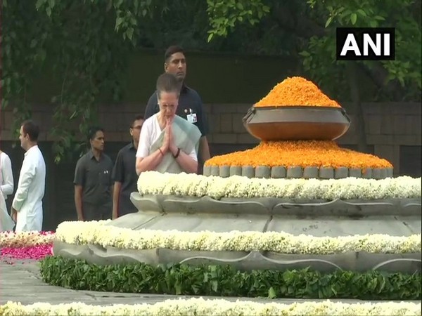 Sonia Gandhi paying tribute to Rajiv Gandhi on his 75th birth anniversary in Delhi on Tuesday.  
