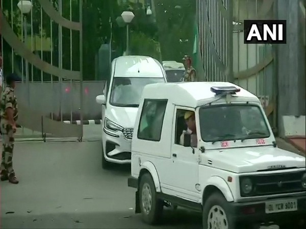 CBI officials taking P Chidambaram to special CBI court. Photo/ANI