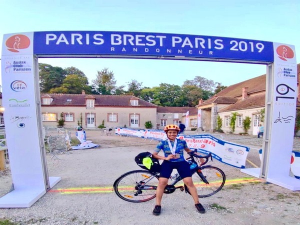 Indian Navy congratulates Priyadarshini Pawar, daughter of one of its officers, on completing long-distance cycling event in France. (Picture Credits: Navy)