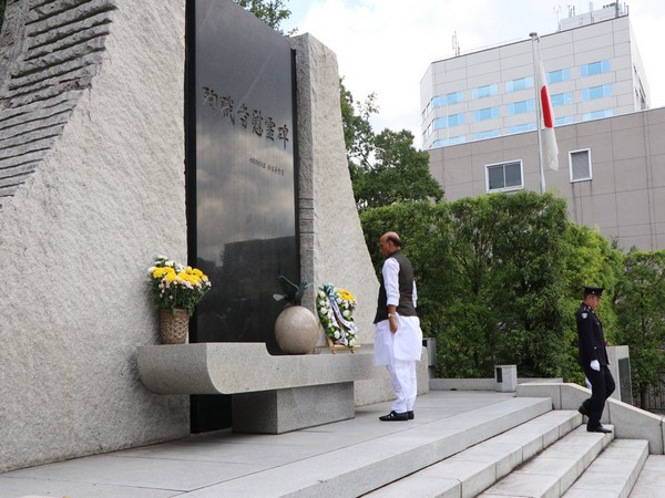 Union Defence Minister Rajnath Singh paying respect to SDF forces in Japan on Monday. Photo/ANITokyo 