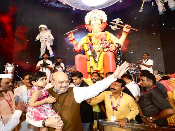 Home Minister Amit Shah at Lalbaugcha Raja pandal in Mumbai on Monday. (Photo/Twitter@AmitShah)