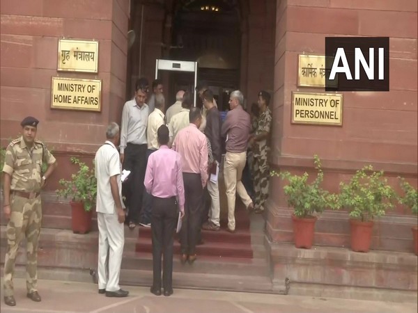  A delegation of Jammu and Kashmir Panchayat Association arrives at Ministry of Home Affairs to meet Union Home Minister Amit Shah. Photo/ANI