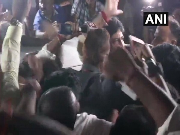 Congress workers raising slogans outside the Enforcement Directorate's office. (Photo/ANI)