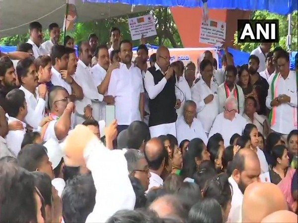 Congress protests in Bengaluru on Wednesday over DK Shivkumar's arrest by ED. Photo/ANI