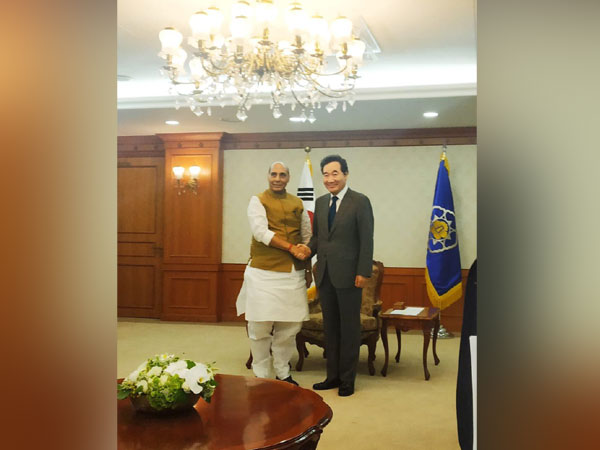 Defence Minister Rajnath Singh here on Wednesday met South Korea Prime Minister Lee Nak-Yon