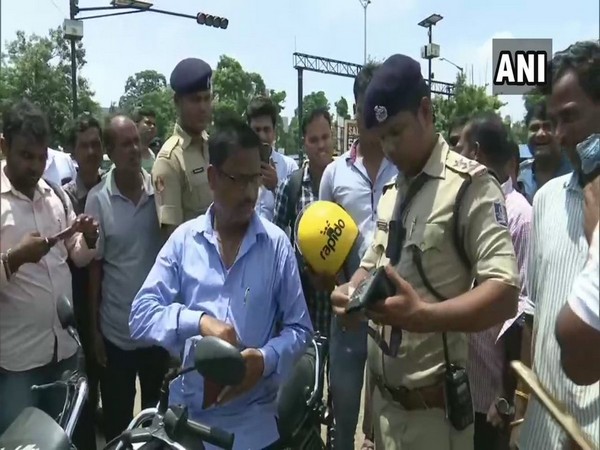 The drive was aimed at spreading awareness among motorists about the new Motor Vehicle rules, the police said. Photo/ANI