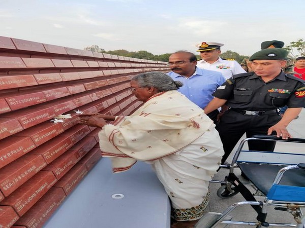 Mary Varghese while paying floral tribute at theNational War Memorial in New Delhi on Saturday. Photo/ANI