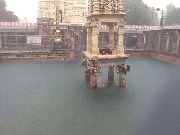 A view of Mahanandiswara Swamy temple, which is submerged in the flood water on Tuesday. Photo/ANI 