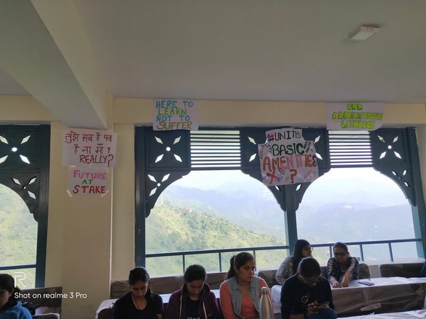 Students protesting at National Law University, Himachal Pradesh