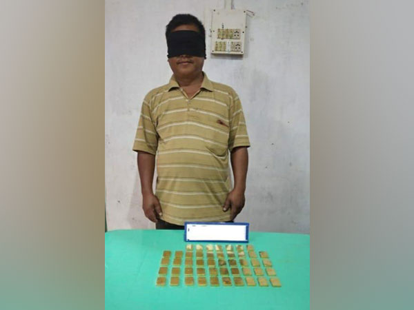 Assam Rifles apprehended a gold smuggler (Photo tweeted by Eastern Command)