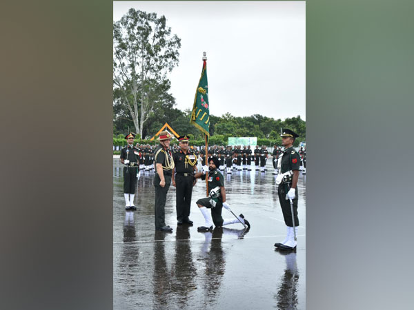 Jharkhand: Army Chief General Bipin Rawat, today presented the ‘President’s Colours’ Nishan to 29 Punjab and 30 Punjab. Photo/ANI