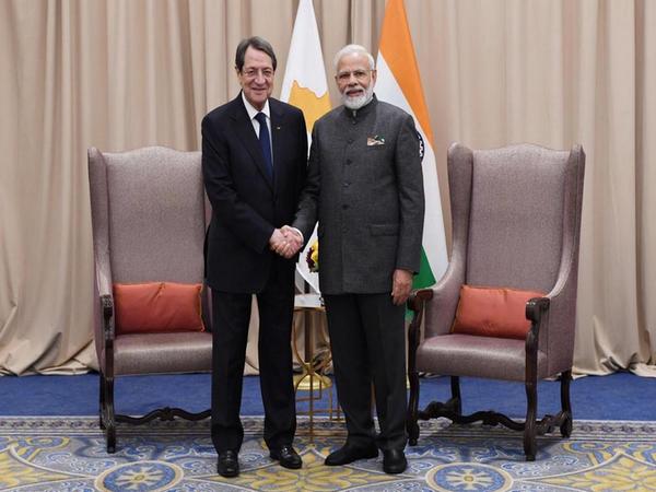 Prime Minister Narendra Modi (R) and Cyprus President Nicos Anastasiades (L)