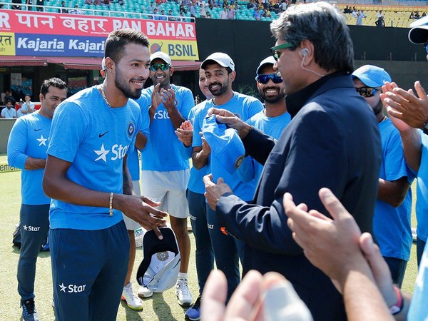 Hardik Pandya getting his cap from Kapil Dev before the match against New Zealand (Photo/ Hardik Pandya Twitter)