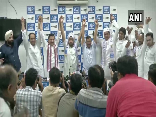 Senior Congress leader a Parlad Singh Sawhney joins AAP [Photo/ANI]