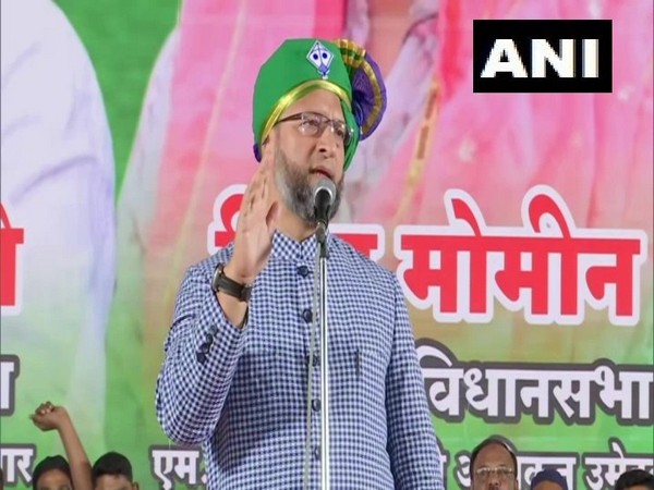 AIMIM chief Asaduddin Owaisi addressing a gathering in Pune on Sunday. Photo/ANI