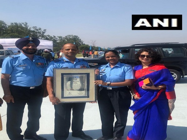 Squadron Leader Minty Agarwal with her commanding officer Group Captain Abhijit Nene after their 601 Signal Unit was awarded unit citation by IAF Chief. Photo/ANI