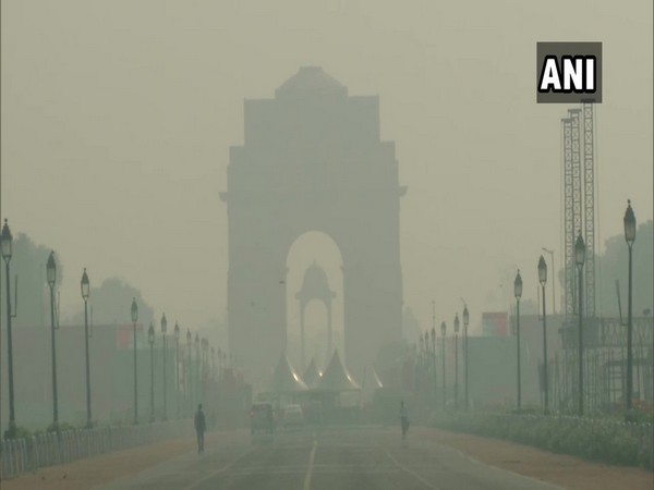 Smog was seen blanketing the sky in New Delhi. Photo/ANI