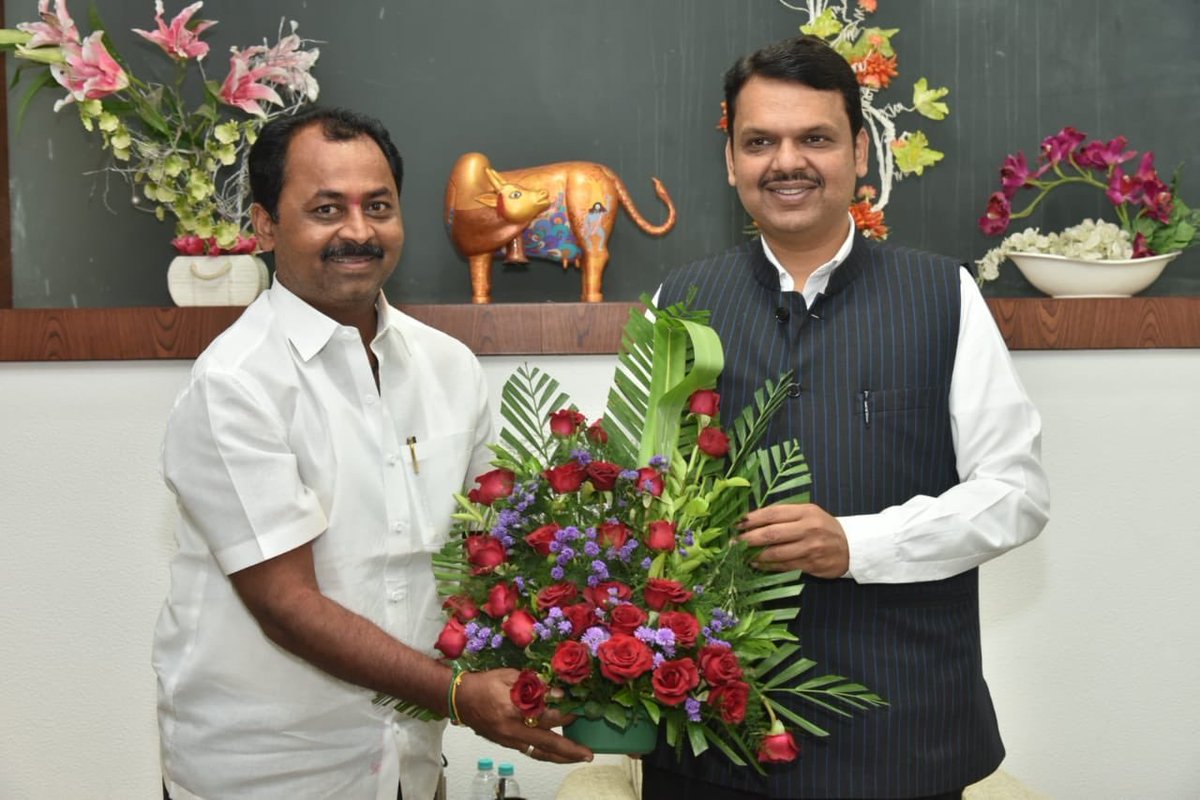Independent MLA Rajendra Raut meeting Chief Minister Devendra Fadnavis on Sunday. (Photo/ANI)
