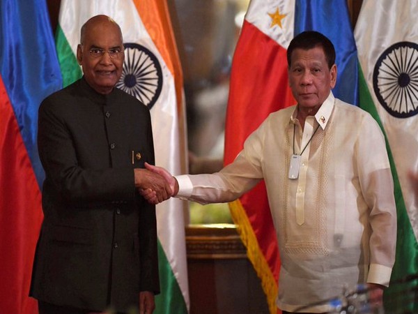 President Ram Nath Kovind with his counterpart in Philippines, Rodrigo Roa Duterte (Photo tweeted by Rashtrapati Bhawan)