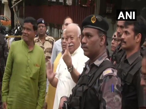 RSS chief Mohan Bhagwat casts his vote in Maharashtra assembly elections on Monday. Photo/ANI