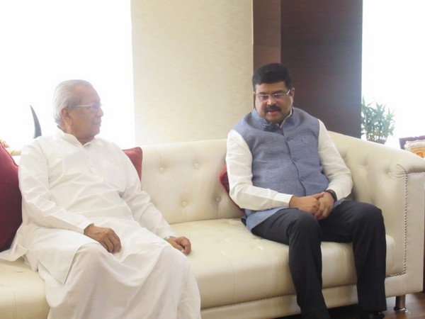 Union Minister Dharmendra Pradhan and Andhra Pradesh Governor Biswabhusan Harichandan on Friday in Amaravati. Photo/Twitter