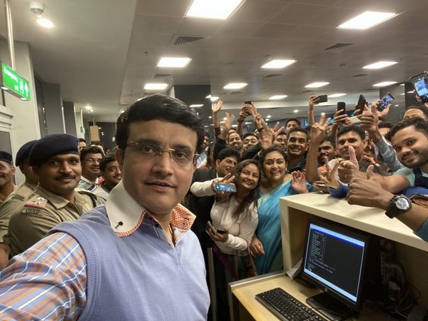 BCCI president Sourav Ganguly at Bengaluru airport (Photo/ Sourav Ganguly Twitter) 