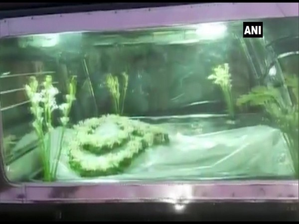 West Bengal: Bodies of 5 labours who were killed by terrorists in Jammu Kashmir's Kulgam were handed over to their families in Murshidabad. Photo/ANI