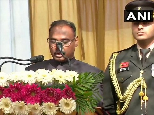 Srinagar: Girish Chandra Murmu takes oath as the first Lt. Governor of the Union territory of Jammu and Kashmir. Photo/ANI