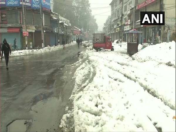 Srinagar in Jammu and Kashmir received snowfall last night. Photo/ANI