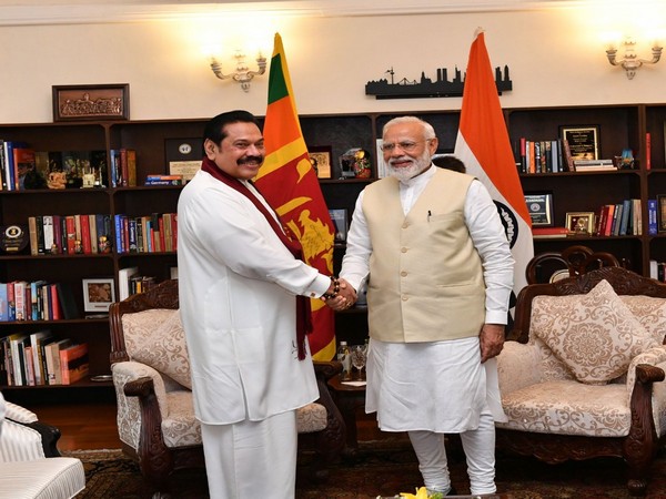 Prime Minister Narendra Modi (L) and his Sri Lankan counterpart  Mahinda Rajapaksa (R) (Photo credit: Narendra Modi's Twitter)