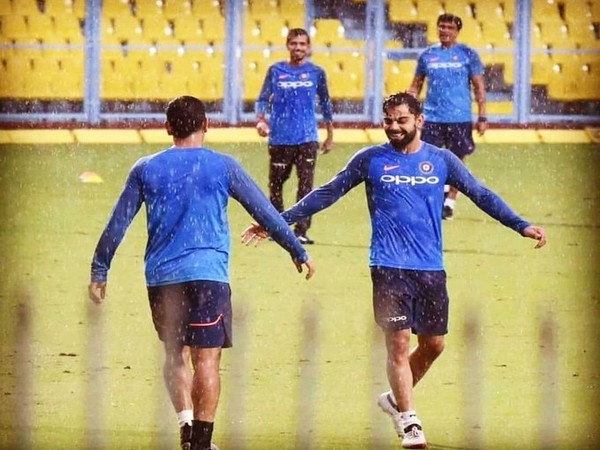 Kohli with MS Dhoni during training session (Photo/ Virat Kohli Twitter)