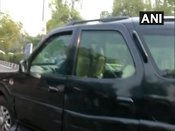 Rahul Gandhi and Priyanka Gandhi Vadra outside Tihar Jail in New Delhi [Photo/ANI]