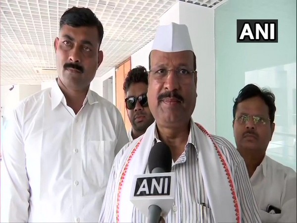Shiv Sena leader Abdul Sattar speaks to ANI in Mumbai on Friday [Photo/ANI]