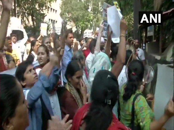 PMC Bank depositors protest outside Matoshree, the residence of Chief Minister Uddhav Thackeray [Photo/ANI]