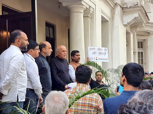 Filmmaker Mahesh Bhatt and others during a protest against CAA in Mumbai (Image Source: ANI)