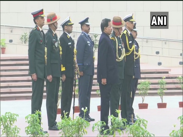 Chiefs of Army, Navy and Air Force pay tribute at National War Memorial on Vijay Diwas. Photo/ANI