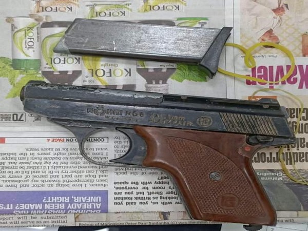 The recovered pistol and empty magazine. Photo/ANI