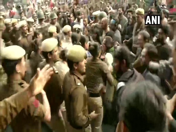Delhi: Police resorted to lathicharge after a clash with protesting JNU students. Photo/ANI
