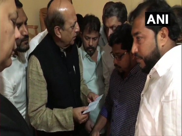 Senior TMC leader Dinesh Trivedi gives Rs 5 lakh cheque to family of the man who dies in Dec 19 Mangaluru protest. Photo/ANI