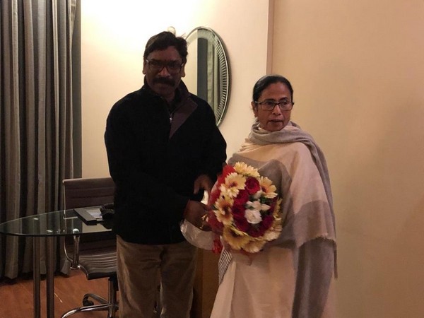 JMM leader Jharkhand Chief Minister-designate Hemant Soren with Mamata Banerjee in Ranchi on Saturday. Photo/ANI