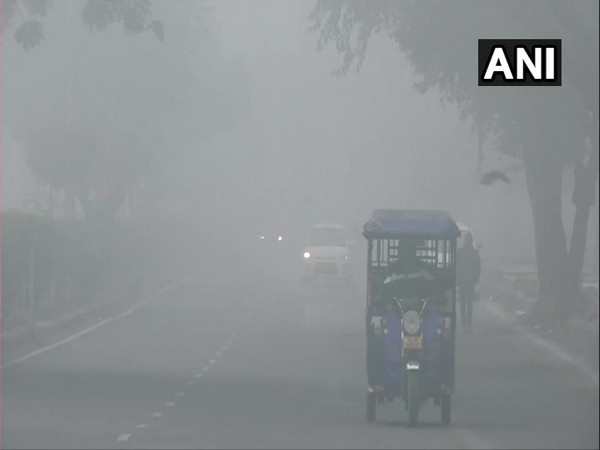 A thick blanket of fog engulfed Delhi on Thursday morning [Photo/ANI]