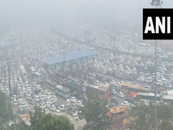 A view of massive traffic jam on Delhi-Gurugram border. 