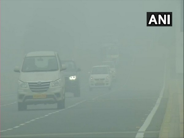 A thick blanket of fog engulfed capital on Saturday [Photo/ANI]