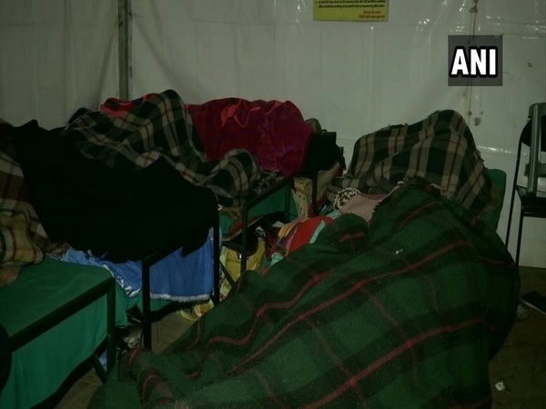  People take refuge in night shelters as mercury level dips in Delhi [Photo/ANI]