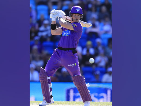 Hurricanes' batsman D'Arcy Short in action against Melbourne Renegades (Photo/ BBL Twitter)