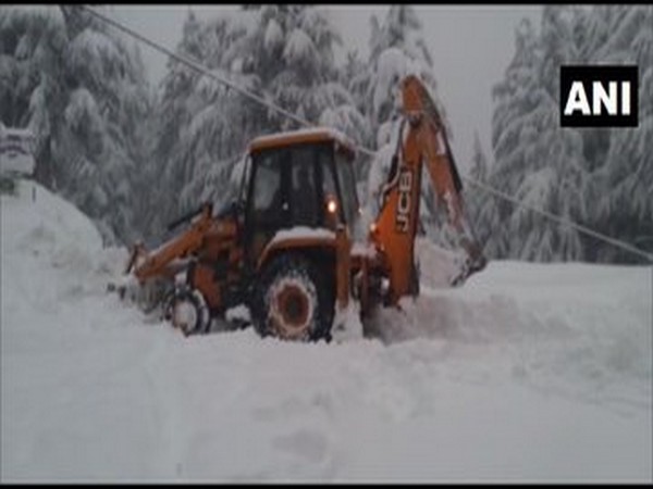  Snow clearance operation carried out by BRO at Mandhol in Shimla [Photo/ANI]