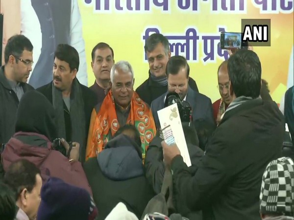 Former MLA Gugan Singh joined the BJP in the presence of Union Minister Prakash Javadekar in New Delhi on Monday. Photo/ANI