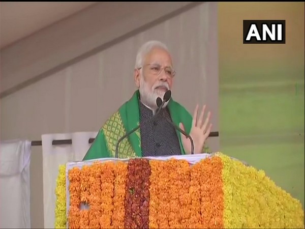Prime Minister Narendra Modi addressing a public gathering in Tumkur, Karnataka on Thursday.