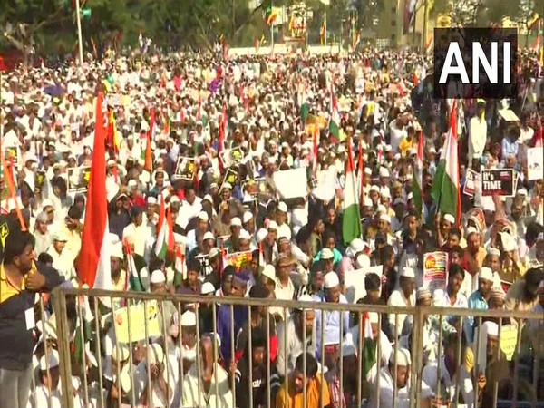 Karnataka: Protest against Citizenship Amendment Act (CAA) & National Register of Citizens (NRC), at Eidgah-e-Jadeed in Bengaluru.